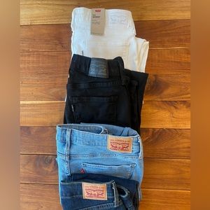 4 pairs of Women’s Levi jeans